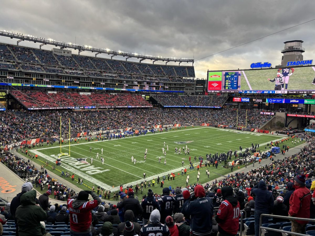 Patriots fans fill Gillette Stadium 